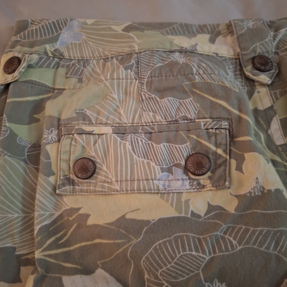 Sigrid Olsen Women's Leafy Patterned Cargo Pants - Picture 9 of 9